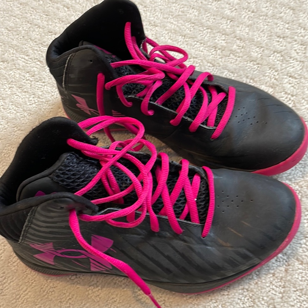 Women’s Under Armour basketball sneakers